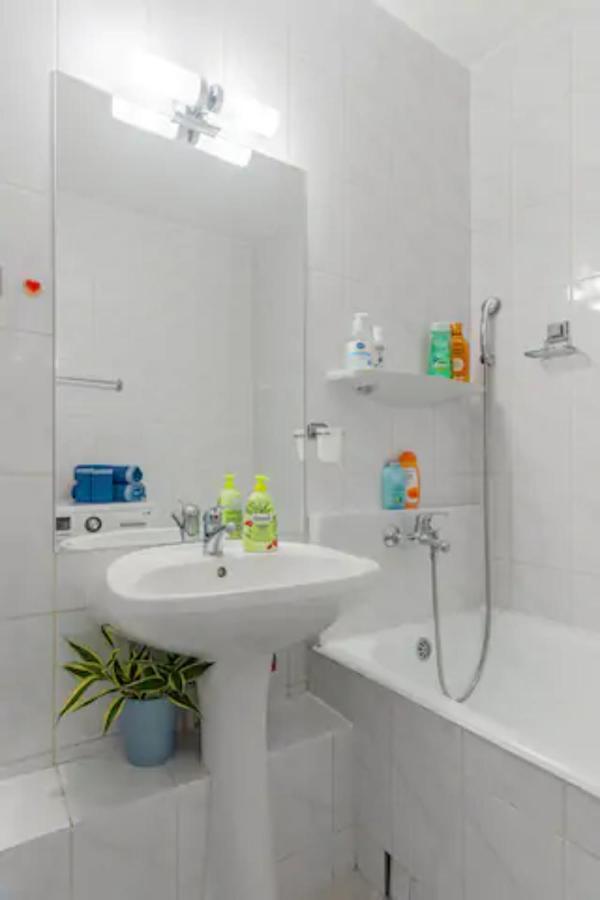 Cosy & Chic Studio Close By Victoria Square Bukarest Exterior foto