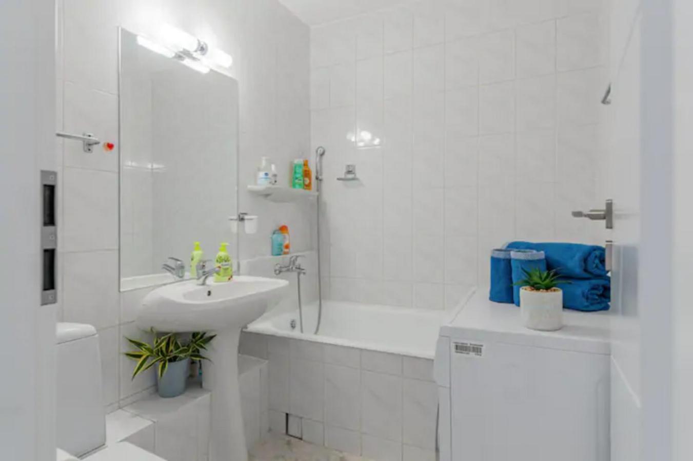 Cosy & Chic Studio Close By Victoria Square Bukarest Exterior foto